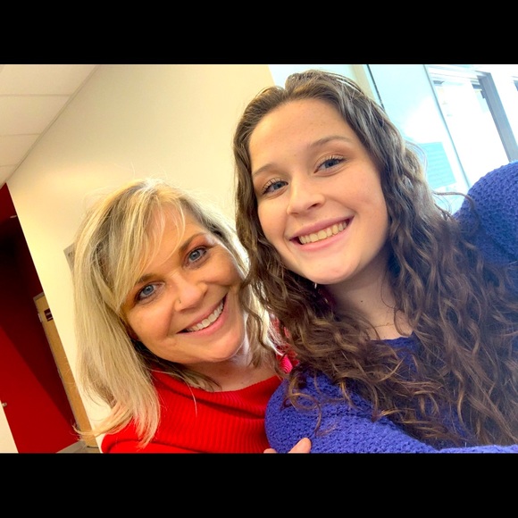 Meet your Posher, Ronda - Picture 3 of 5